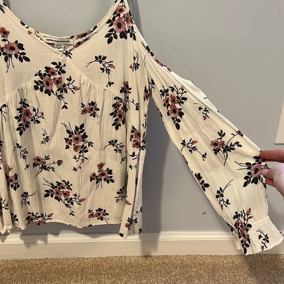 American Eagle Cold Shoulder Top - Picture 2 of 6